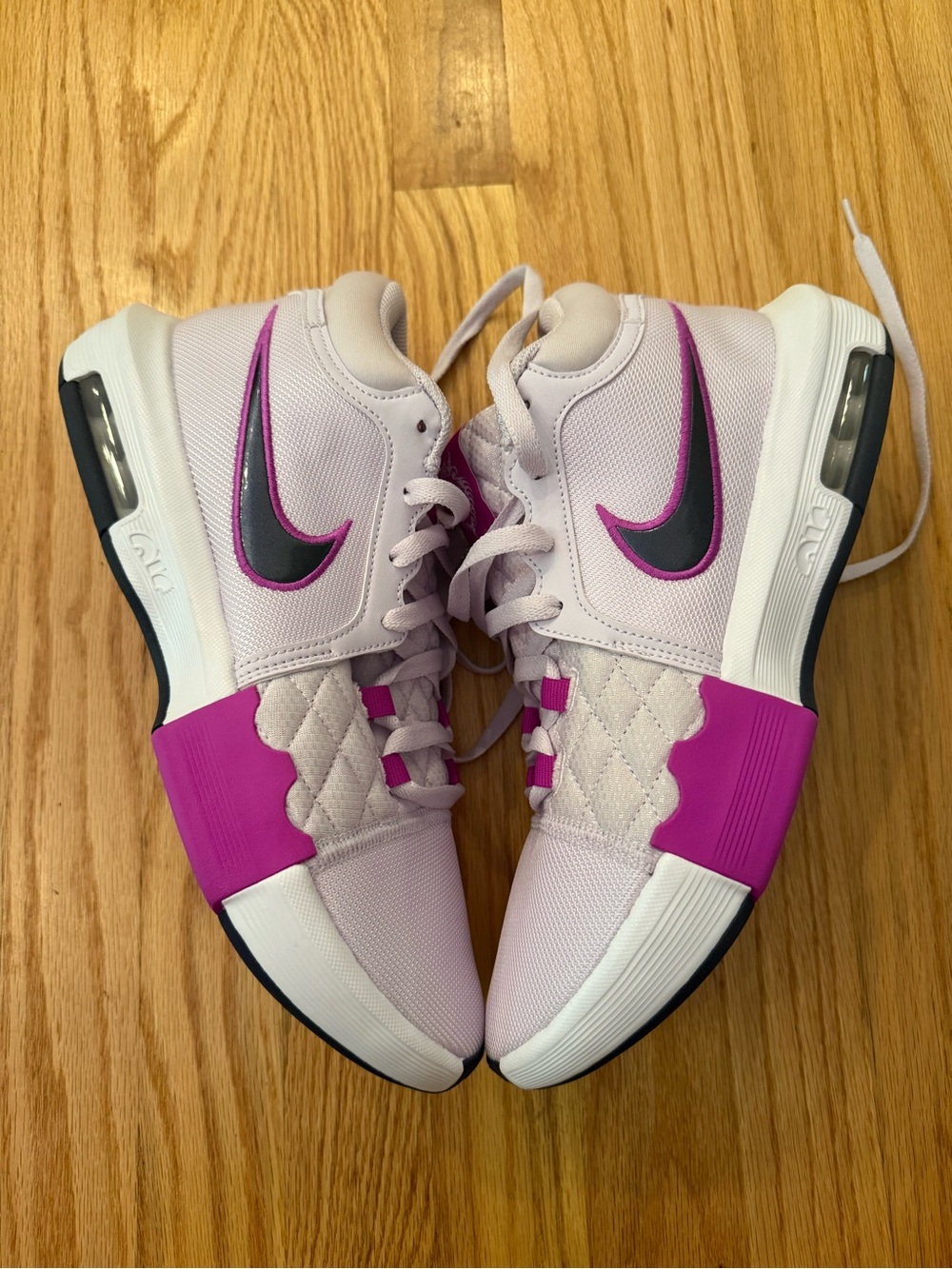 Nike LeBron Witness 8 Barely Grape sz 10 HQ2139-500 Men's Athletic Sneaker